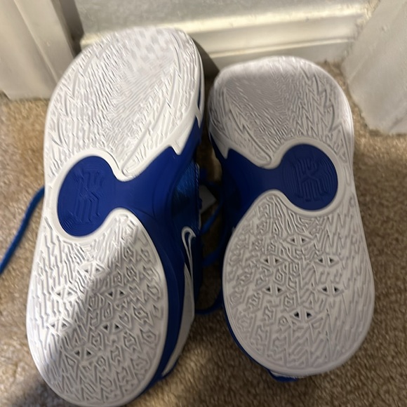 Size 5 blue Nike shoes - Picture 6 of 6